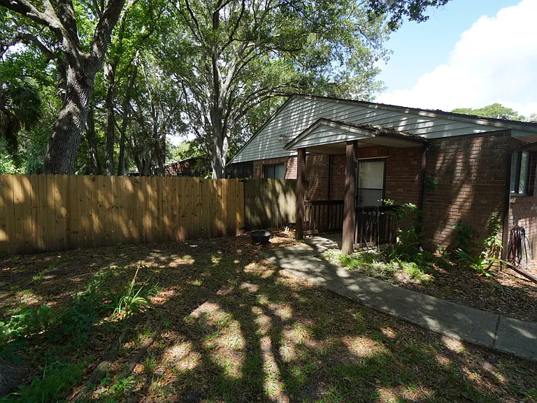 1563 Hancock Ln — Photo 2