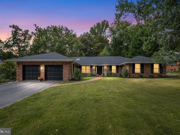 1005 Warwick Ln, Wilmington, DE 19807