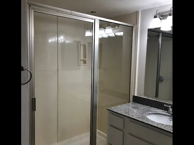 A Private Apt & Townhouse Community — Photo 32