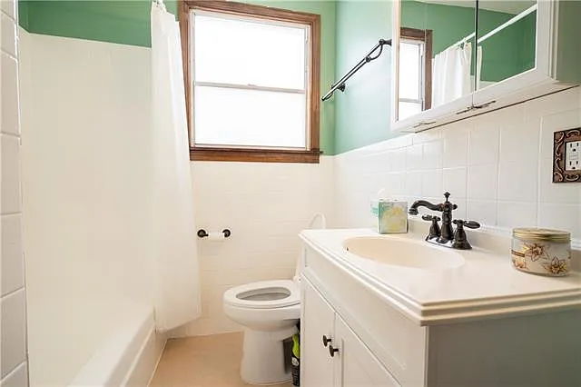 8502 Edinburgh St — Photo 16