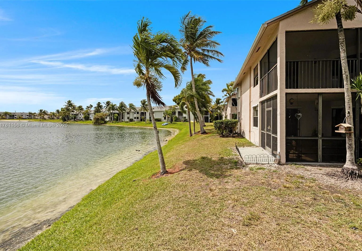 2 bed, 2.0 bath, 970 sqft, $2,100 — Photo 3