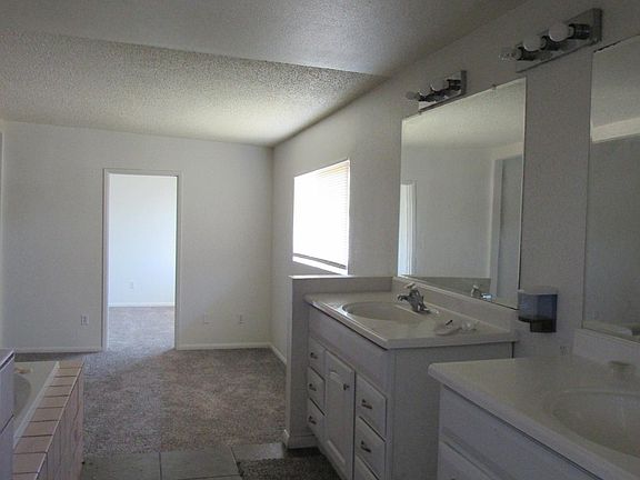 5th image of 15417 Live Oak Ave