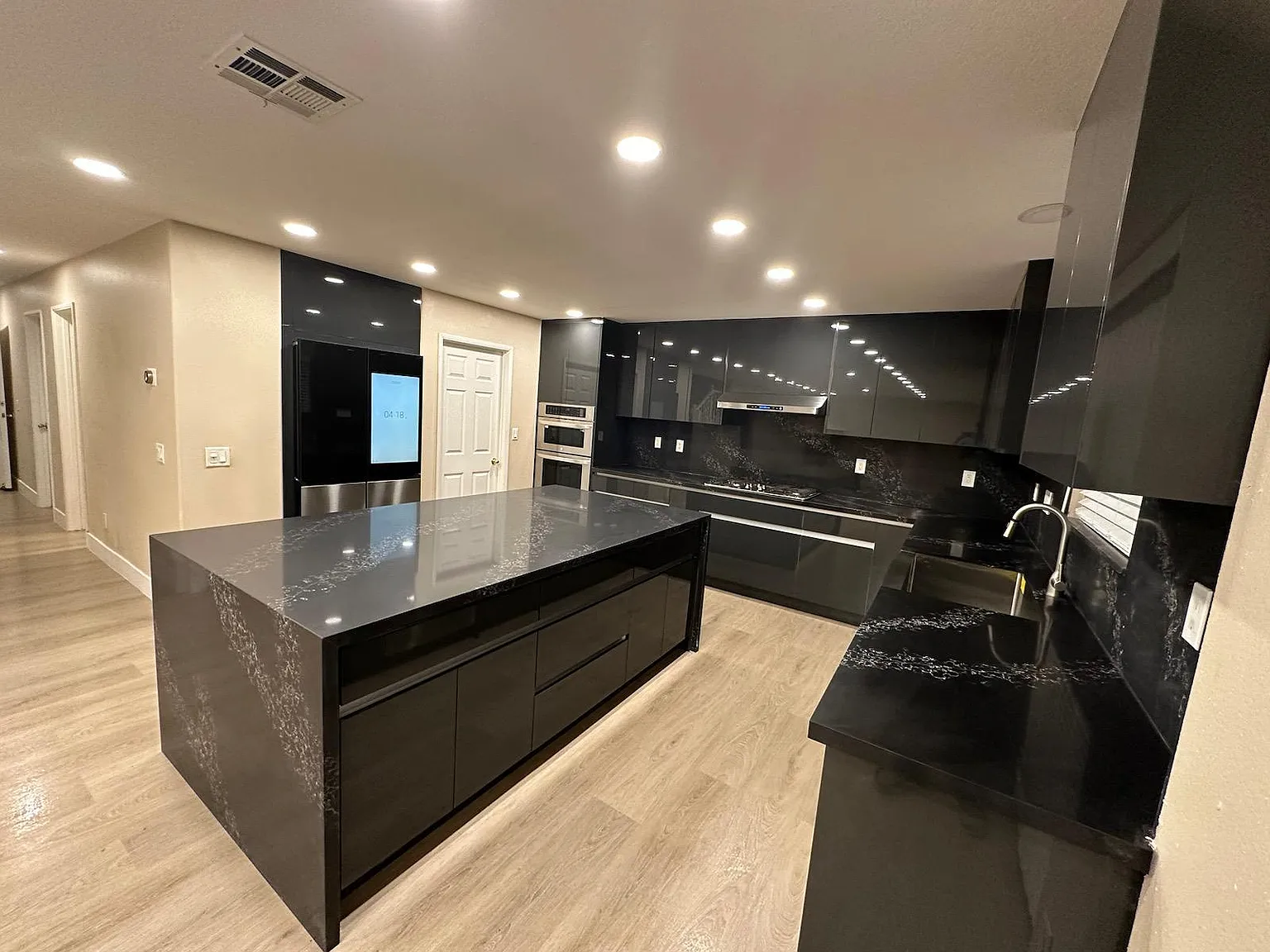 5 bed, 2916 sqft, $4,600 — Photo 3