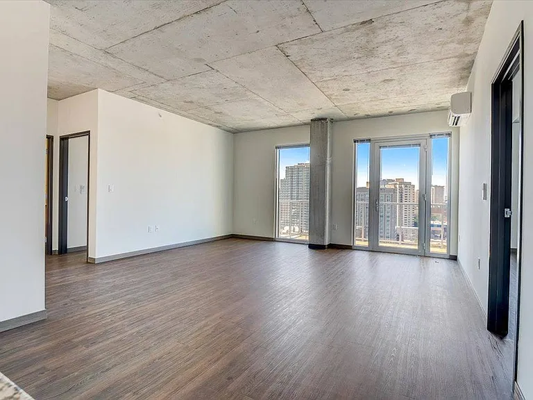 3 Bed / 2 Bath - Living Room