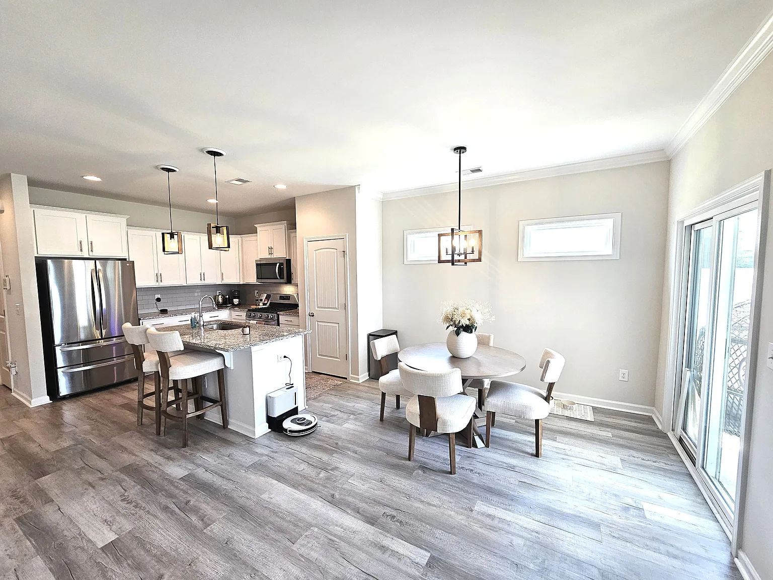 3 bed, $2,000 — Photo 4