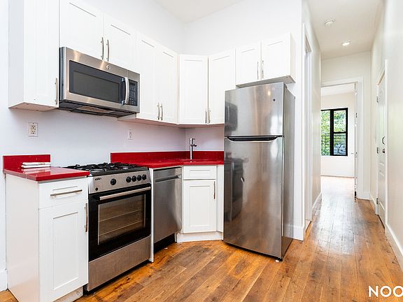 2nd image of 184 Suydam St APT 1L