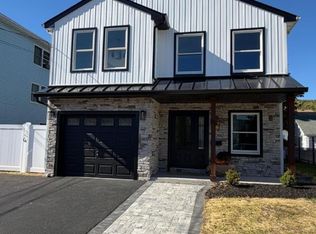 81 Elm St, Dover Town, NJ 07801
