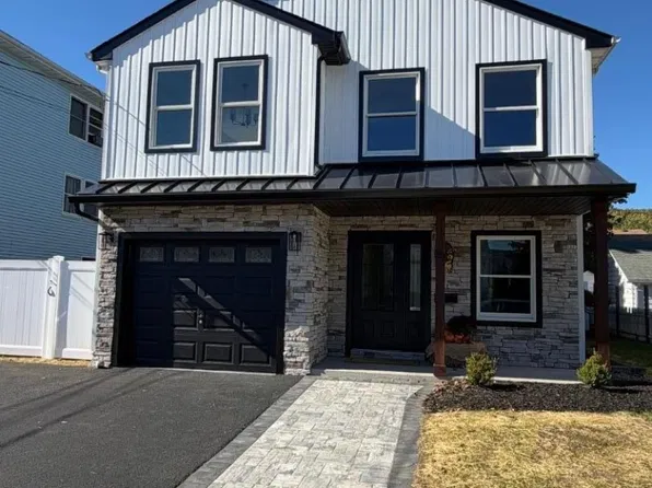 81 Elm St, Dover Town, NJ 07801