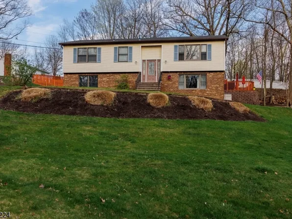 2 Tanglewood Dr, Vernon Twp., NJ 07422