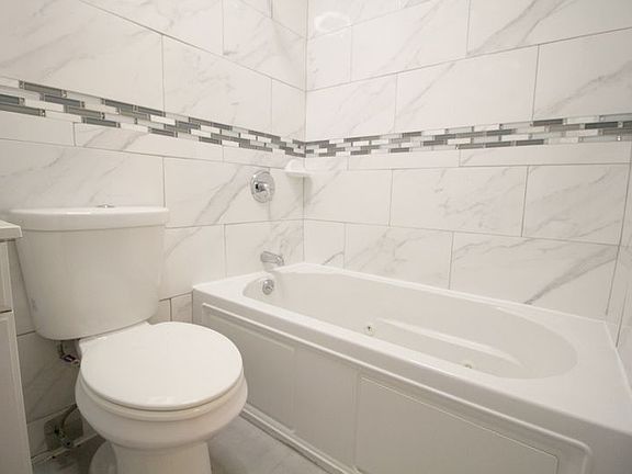 5th image of 507 Vanderbilt Ave #1