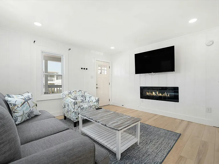 11 43rd St #3 — Photo 6