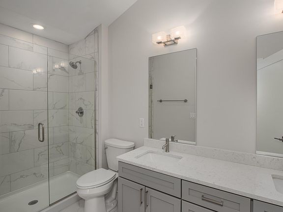 5th image of 613 Fairview Ave NE Unit 3