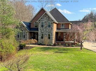 5 Eastcove Ln, South Charleston, WV 25309