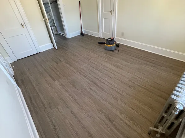 217 Hudson Place image 10 of 13