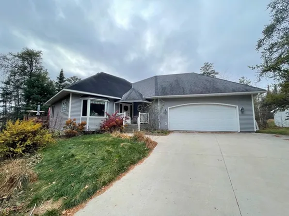 35163 Pine Ridge Rd, Warroad, MN 56763