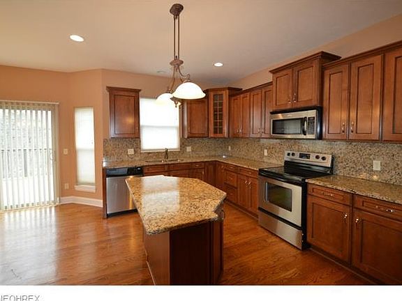 3rd image of 7640 Pond Brook Ln
