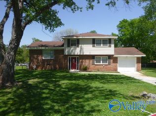 2702 Brett Rd NW, Huntsville, AL 35810