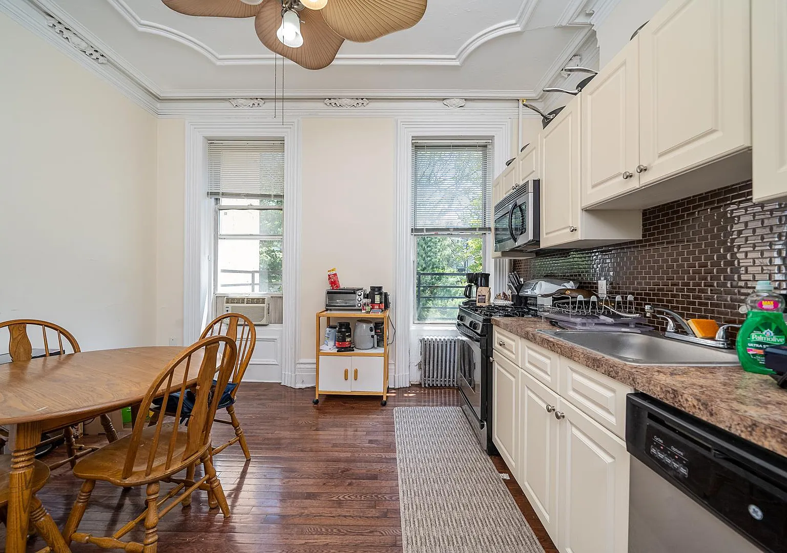 2 bed, 1400 sqft, $4,500 — Photo 4