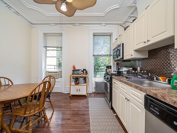 4th image of 1009 Park Ave #2