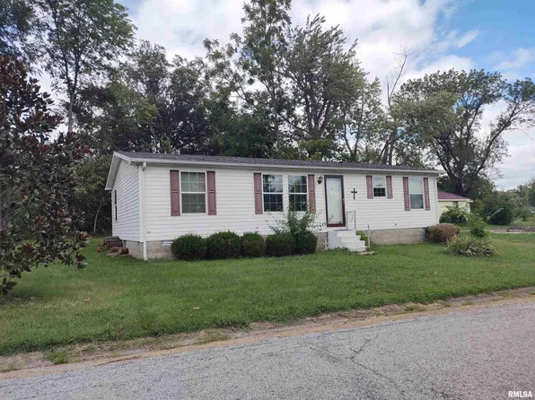 900 W Fackney St, Carmi, IL 62821