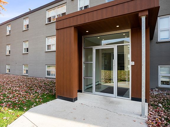 4th image of 232 Oakland Ave #403