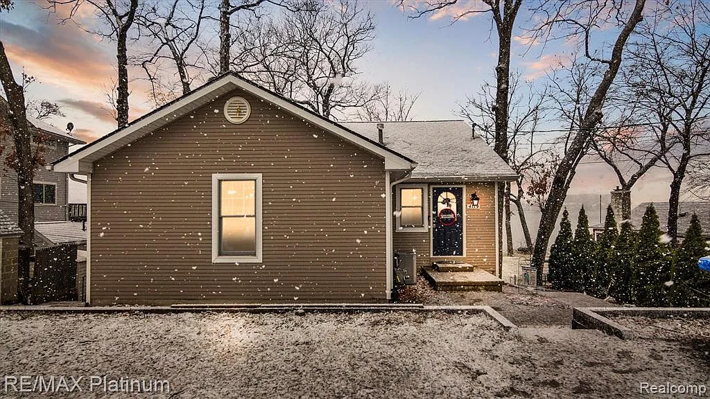 4114 Highcrest Dr photo 1