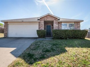 9109 Harvest Moon Trl, Denton, TX 76210