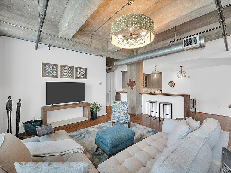 204 Travis St #4A — Photo 2