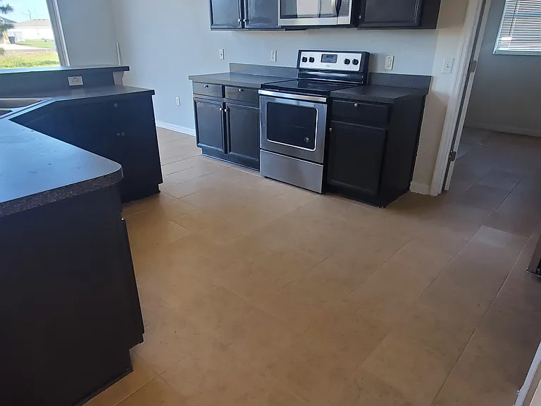 148 Columbia Dr — Photo 11
