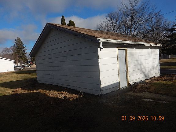 3rd image of 525 E Marion St