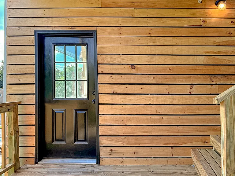 Rear deck entry