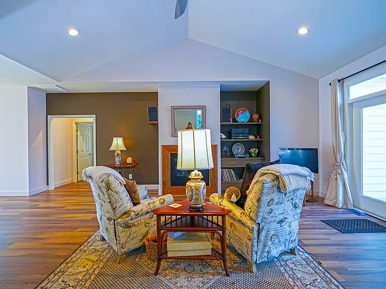 23370 Horse Island Rd — Photo 6