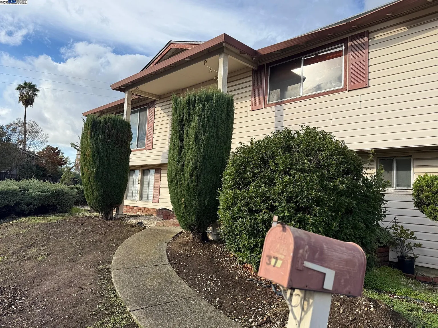 373 Appian Way photo 1