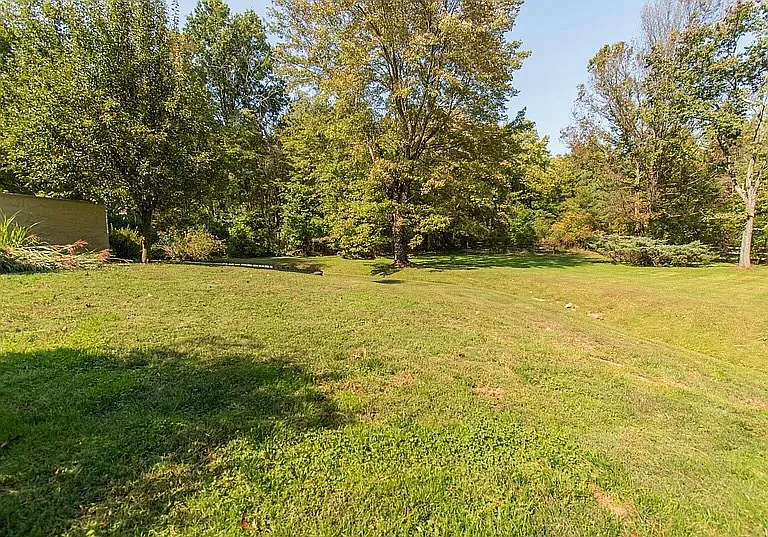 135 Stenton Ave — Photo 3