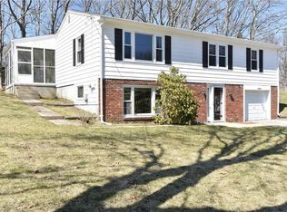 14 Glenwood Dr, Coventry, RI 02816