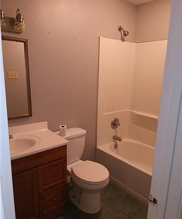 3rd image of 2165 Sere St