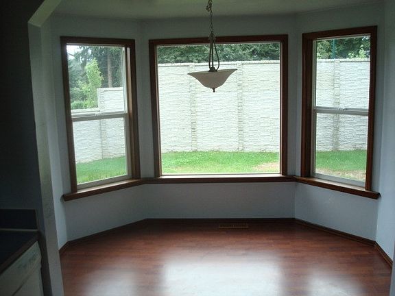 5th image of 4549 Juli Ct SE