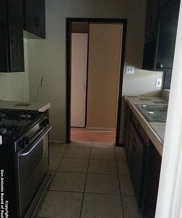 5th image of 414 Crestfield St