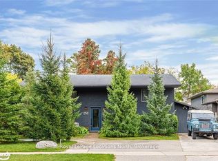 252 3rd St, Collingwood, ON L9Y 4E7