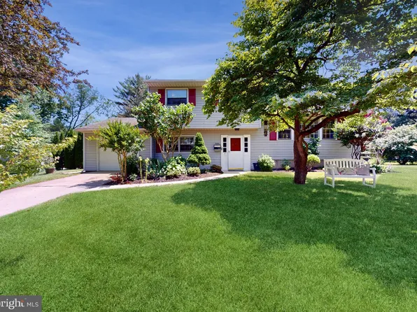 17 Empress Ln, Lawrence Township, NJ 08648