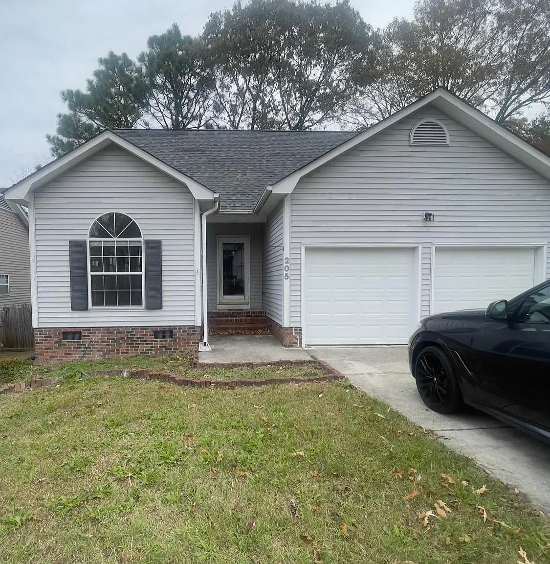 4 bed, 2.5 bath, 2000 sqft, $2,100 — Photo 1