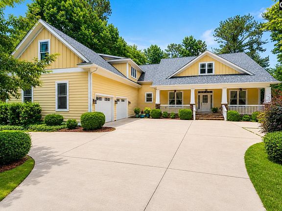3rd image of 209 High Pointe Dr