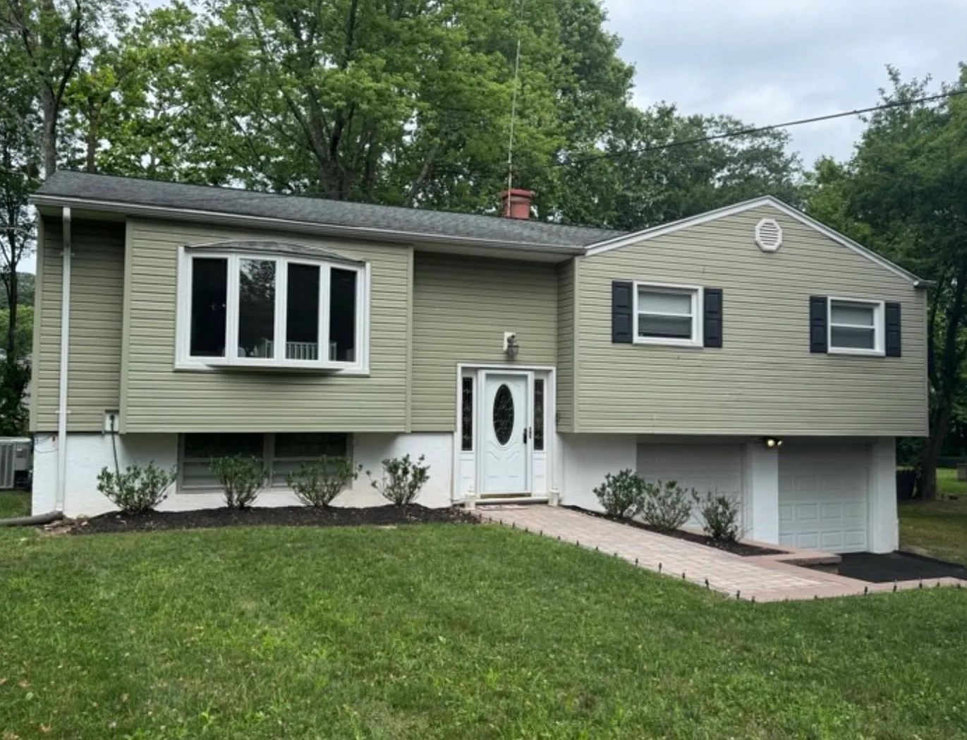 4 bed, 2.5 bath, 1808 sqft, $4,600 — Photo 1