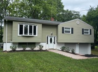 343 Ehrhardt Rd, Pearl River, NY 10965