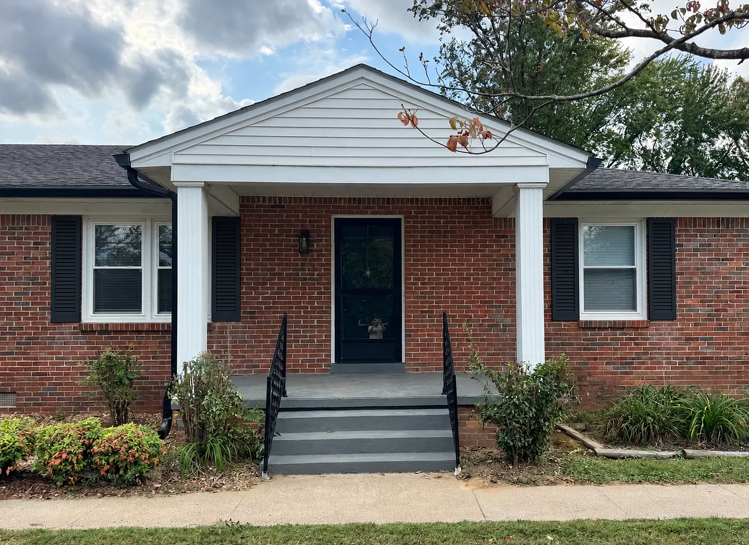 Spacious 2-Bedroom Near MSU and the Hospital — Photo 1