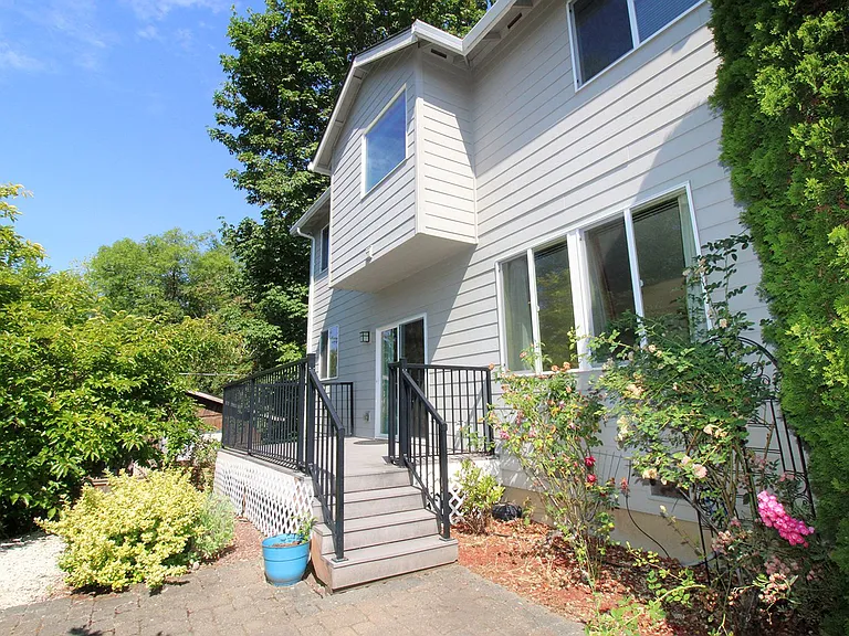 9946 NW Taylor St — Photo 29