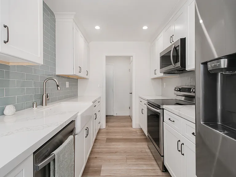 1339 N Columbus Ave #304 — Photo 8
