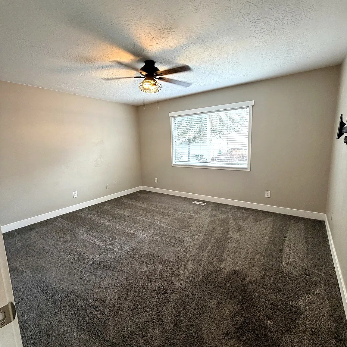 4 bed, 2244 sqft, $2,700 — Photo 4