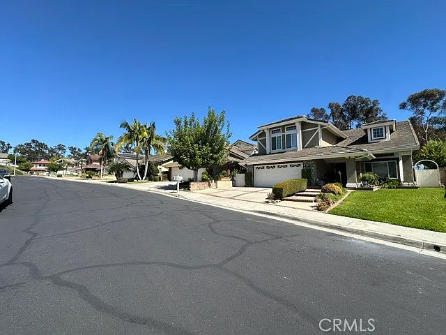 1854 Brooke Ln — Photo 3