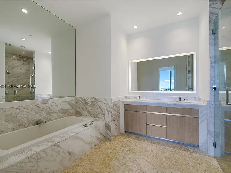 2811 S Bayshore Dr #5C — Photo 12